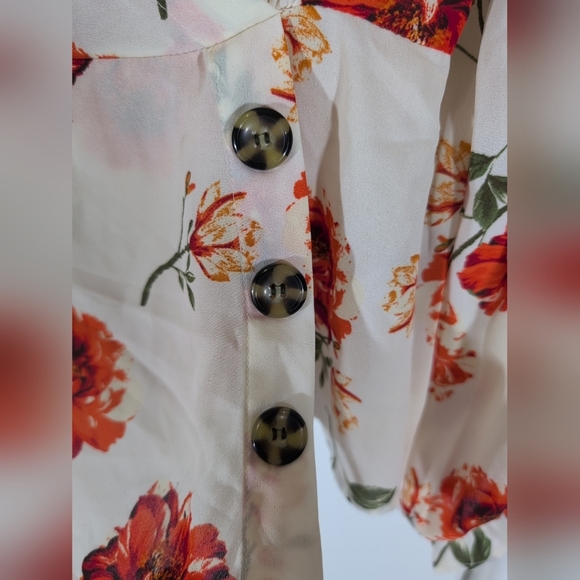 Crave Fame Almost Famous Flower Blouse Cream/Red/Orange Size Small - Picture 2 of 8